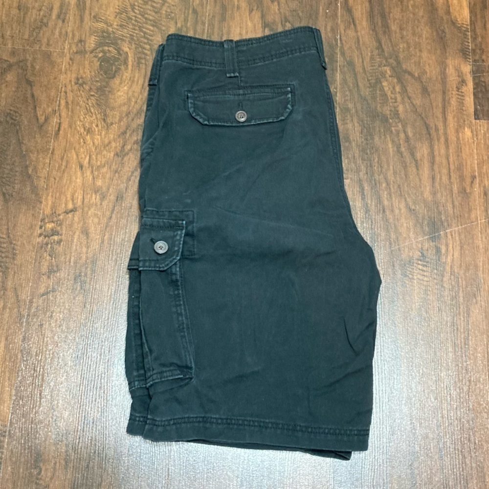 2 Pairs of Men’s Shorts. Urban Pipeline Cargo & St Johns Bay Denim size 40 GUC - Picture 3 of 12